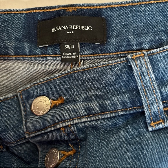 Ladies Banana Republic Denim Button-Front Medium Wash Midi Skirt Size 30/10 - Picture 2 of 7